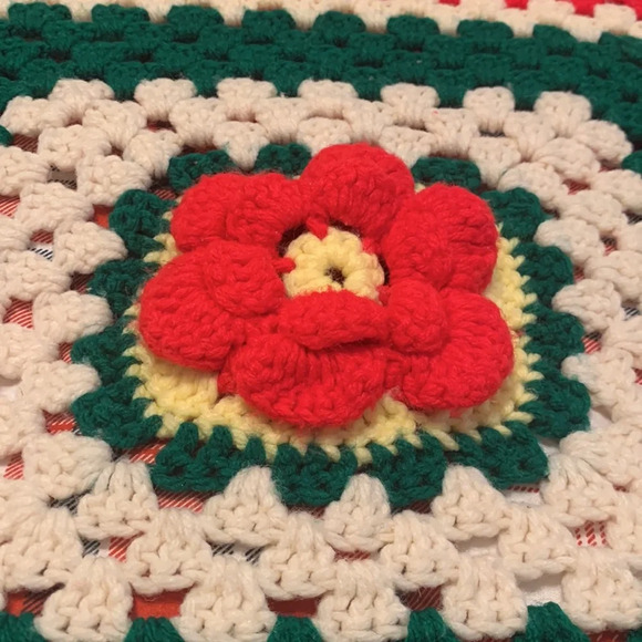 Gorgeous Vintage Granny Square Crocheted Christmas Throw Blanket Sofa Quilt - Picture 4 of 5